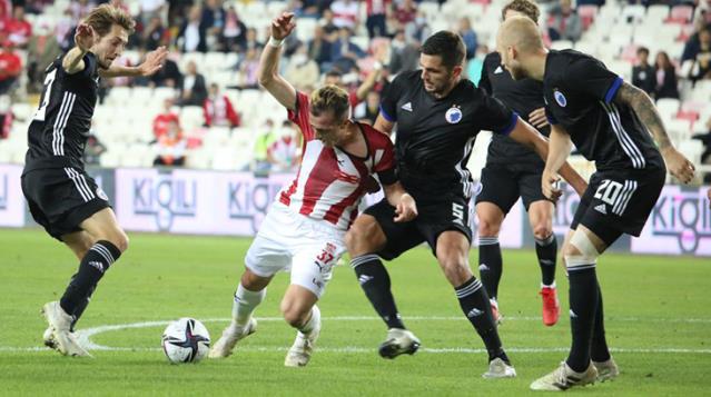Yiğido paramparça! Avrupa Konferans Ligi Play-Off Turu ilk maçında Sivasspor, sahasında Kopenhag'a 2-1 mağlup oldu